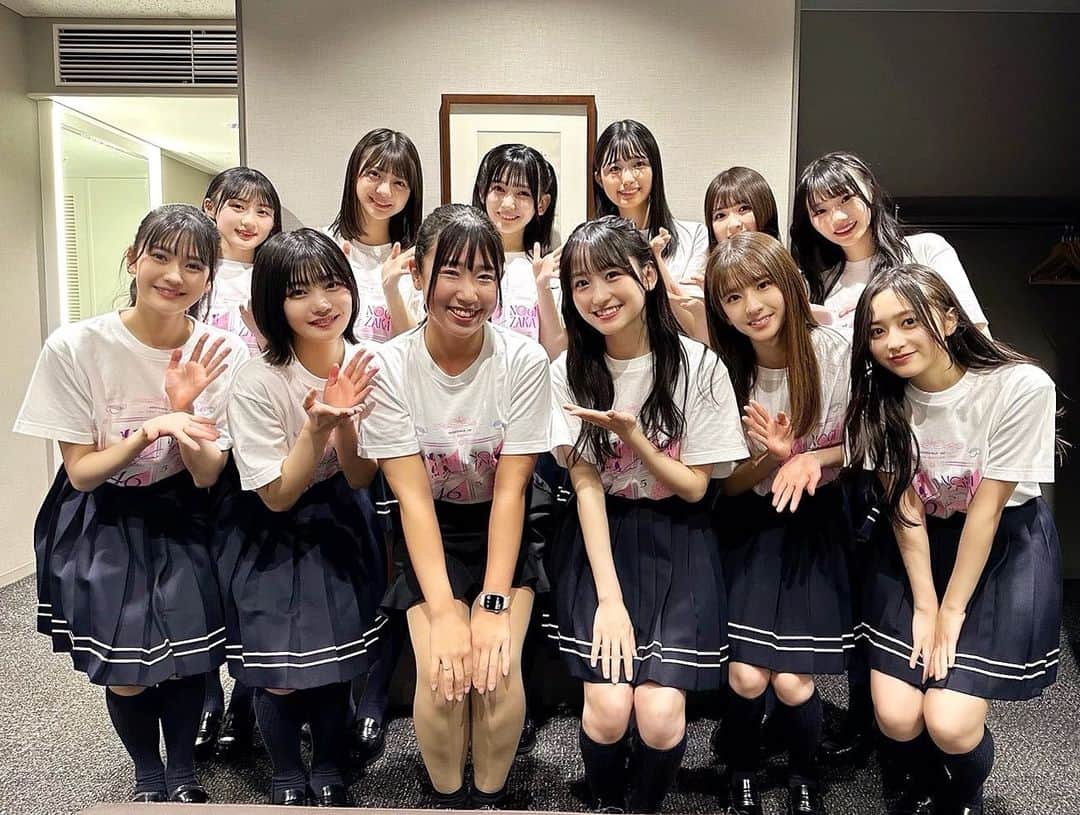 のインスタグラム：「#乃木坂バスラ5期生ライブ 招待していただきました😭😭😭❤️  加入からずっと応援してる5期生😭可愛すぎる！けど、可愛いだけじゃなくて、頑張ってる姿に感動😭😭😭そしてその裏には練習や、辛いことも絶対に沢山あるのに、そんな顔一切見せず笑顔で頑張ってて、また感動😭😭😭😭 アイドルって凄いなって思いました(；；)‼️  職業は違うけど、ファンの方に元気を届けられる、そんな所は似ているかなって思いました  私も控えめにアイドルみたいになりたいなんて言ってますが。笑  私も5期生みたいに、笑顔でみなさまに幸せを届けられるような選手になりたいです。  私だけ浮いてて、載せるの超恥ずかしいけど本当に可愛くて5期生を少しでも多くの方に知って欲しいので載せます笑  本当に本当に凄かった！😭😭💙💙  5期生箱推し😭😭  語彙力無さすぎてすみません😭😭  #かわいいみんなかわいい #5期生だいすき」