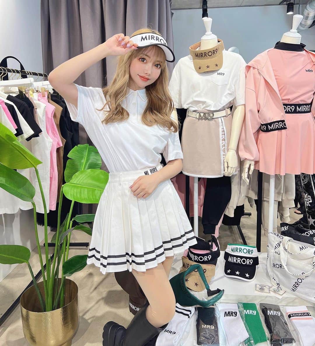 吉川ちえのインスタグラム：「【🏌️‍♀️⛳🏌️‍♀️⛳🏌️‍♀️⛳🏌️‍♀️】 . mirror9さんのSSが可愛すぎた👼💕 ( @mirror9golf ) めっちゃ素敵なアイテムばかりで 何にしようか悩んだ展示会❤🤤 私はこのコーデがお気に入りで頼んじゃった💓 . #mirror9golf #mirror9 #ゴルフウェア #ゴルフ女子  #ゴルフコーデ」