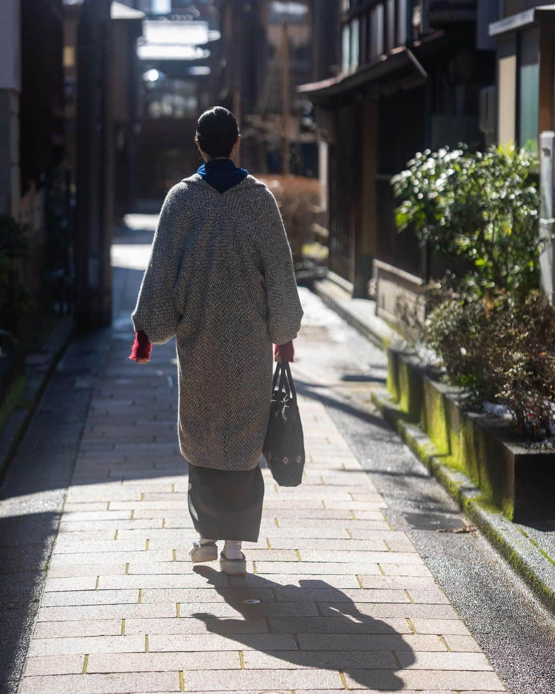 川原亜矢子さんのインスタグラム写真 - (川原亜矢子Instagram)「ひがし茶屋街を散策 #kanazawa #japan #kimono #travel #金沢 #散歩 #旅 #着物 #牛首紬」2月23日 22時16分 - ayakokawahara