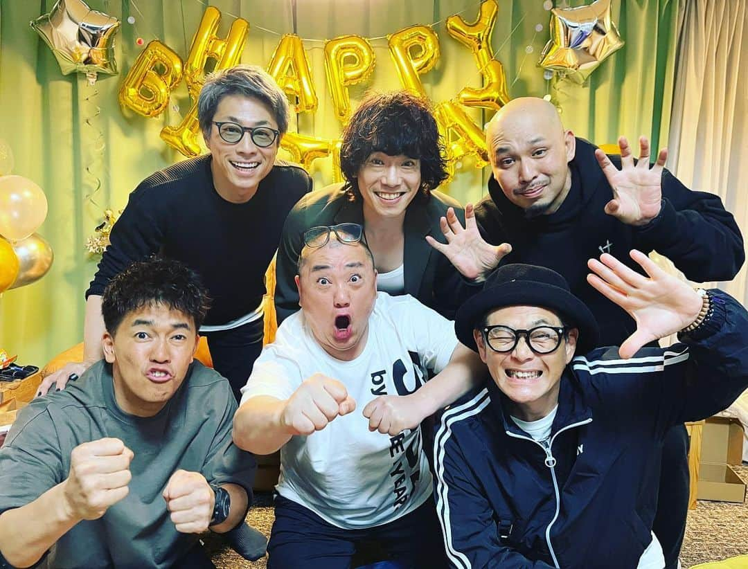 遠藤章造さんのインスタグラム写真 - (遠藤章造Instagram)「山本さんお誕生日おめでとう㊗️ございます❗️ #遠藤章造#ココリコ#誕生日#お祝い#ハッピー#軍団山本#これからも#よろしくお願いします」2月23日 22時28分 - shozoen