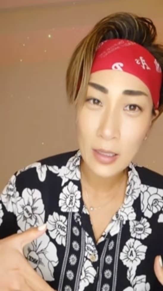 REGSTYLEのインスタグラム：「蜂蜜LIVE🍯🗽 きょうはHawaiiの生ハチミツ🤤💞  明日からは 撮影でLA行ってきます🛩🏝️💘 ストーリーチェックしてね😁🌈」