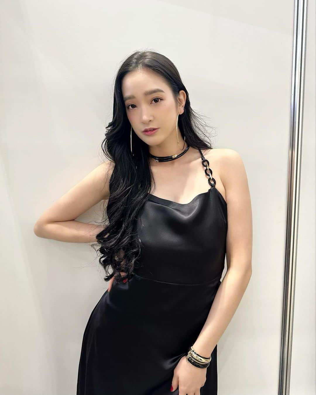 太田麻美のインスタグラム：「CP＋2023 1日目有り難うございました❤︎❤︎  衣装は2パターンあるので、明日は衣装変わります✨ 明日からもNikonブースにてお待ちしてます📸  #ニコンcpプラス2023 #ニコン #cpプラス2023 #camera #nikon #model #portrait」