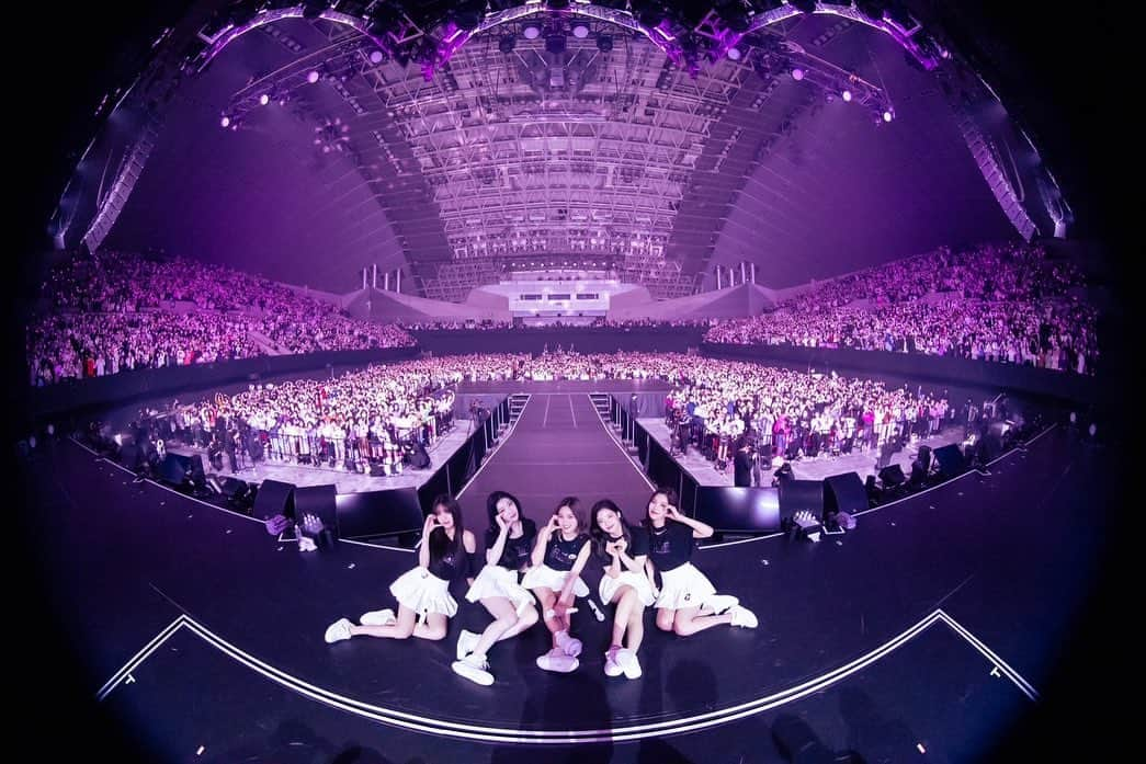 ITZYさんのインスタグラム写真 - (ITZYInstagram)「. ITZY THE 1ST WORLD TOUR <CHECKMAKTE> in JAPAN 最終日も無事終了しました！ 2日間、感動の景色を見せてくれてありがとうございます♪ また必ず戻ってきます❣️  皆さん気をつけて帰ってください〜 すきぴーおやすみなさい🌙  #ITZY #MIDZY  #ITZY_WORLD_TOUR  #ITZY_CHECKMATE」2月23日 23時01分 - itzy.all.in.us