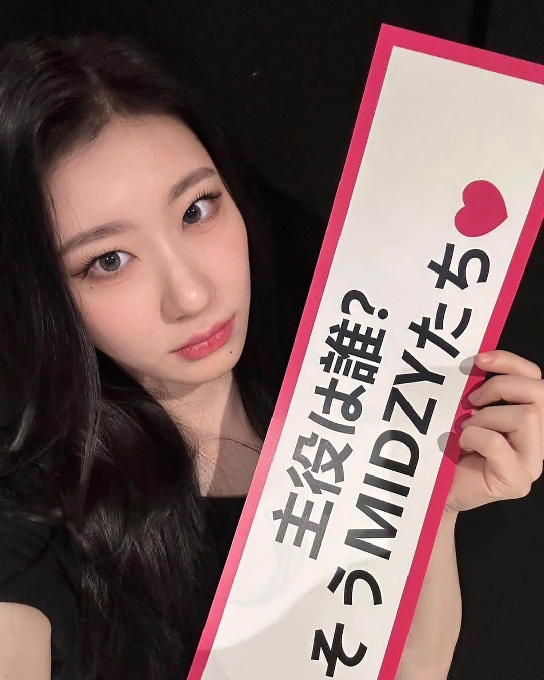 ITZYさんのインスタグラム写真 - (ITZYInstagram)「. 主役は誰？  そうMIDZYたち❤  #ITZY #MIDZY  #ITZY_WORLD_TOUR  #ITZY_CHECKMATE」2月23日 23時07分 - itzy.all.in.us