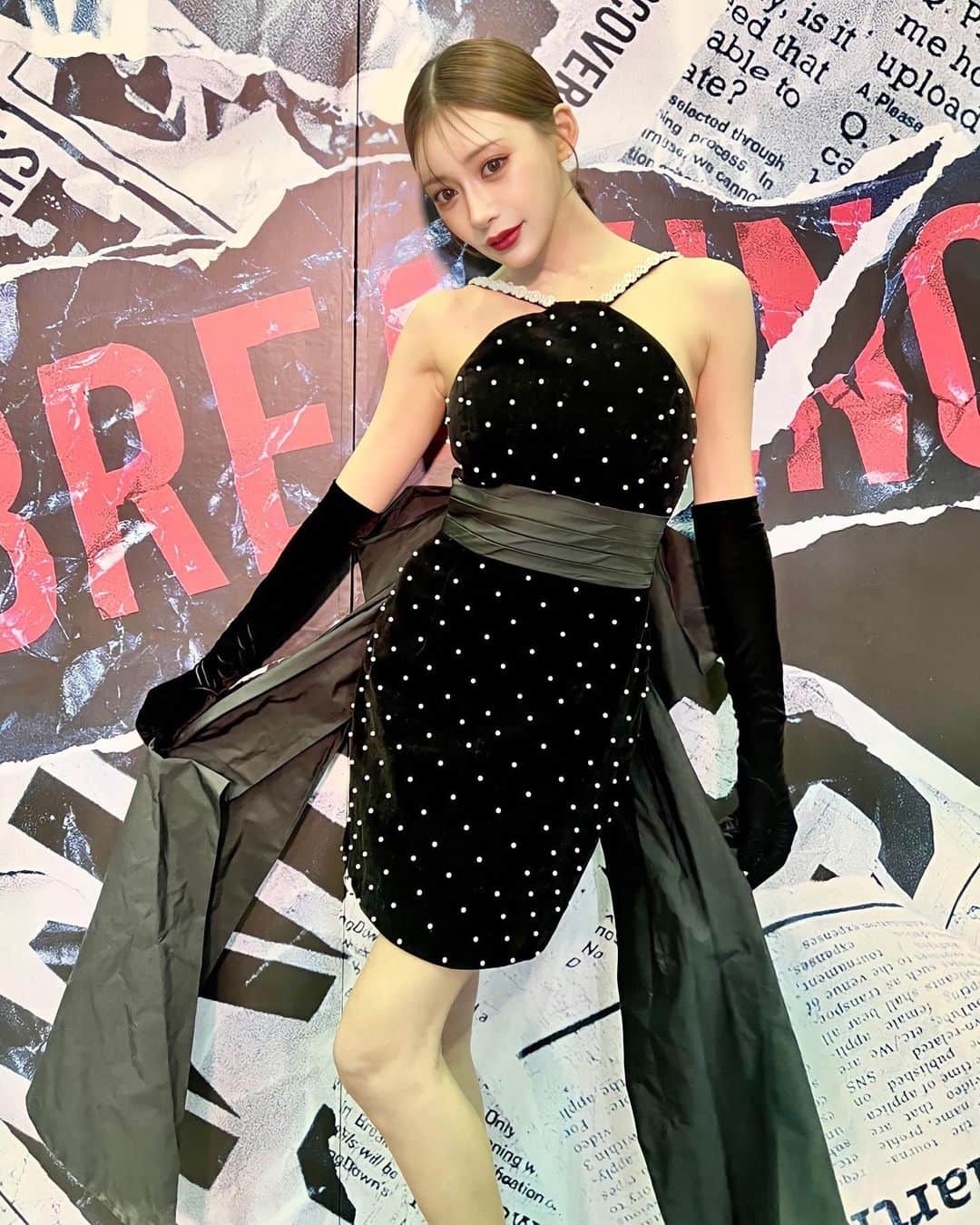 明日花キララのインスタグラム：「お気に入りのドレス🎀 長さとか自分でパーツ付けたりとかしてやっと着れた🪄 誰ともかぶらないデザイン性のあるドレスってやっぱりかわいい..♡ またお洋服作りたいなあ💭💭」