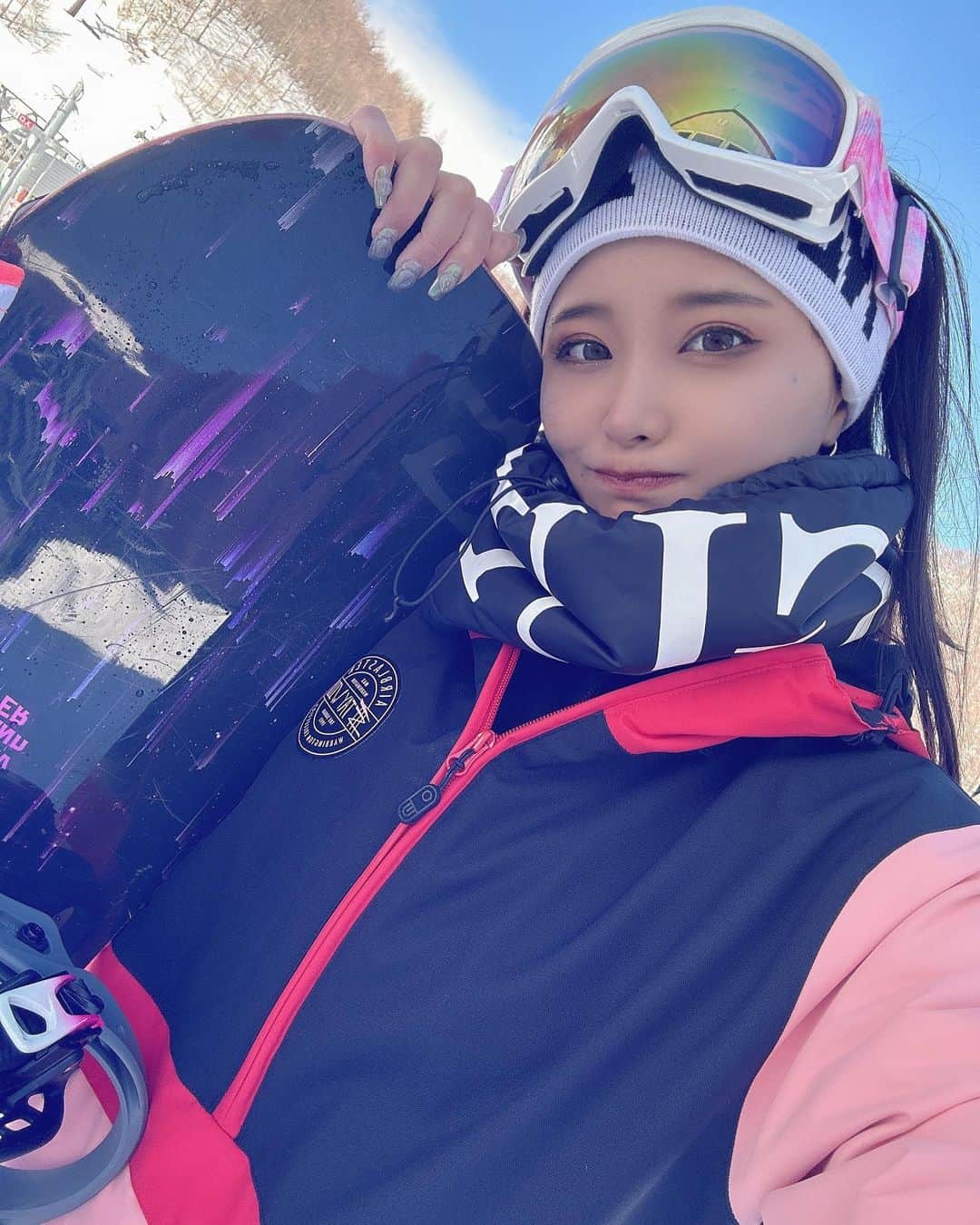 赤羽もものインスタグラム：「オールバックでスノボした！   #スノボ女子  #スノボ  #スノーボード  #snowboarding」
