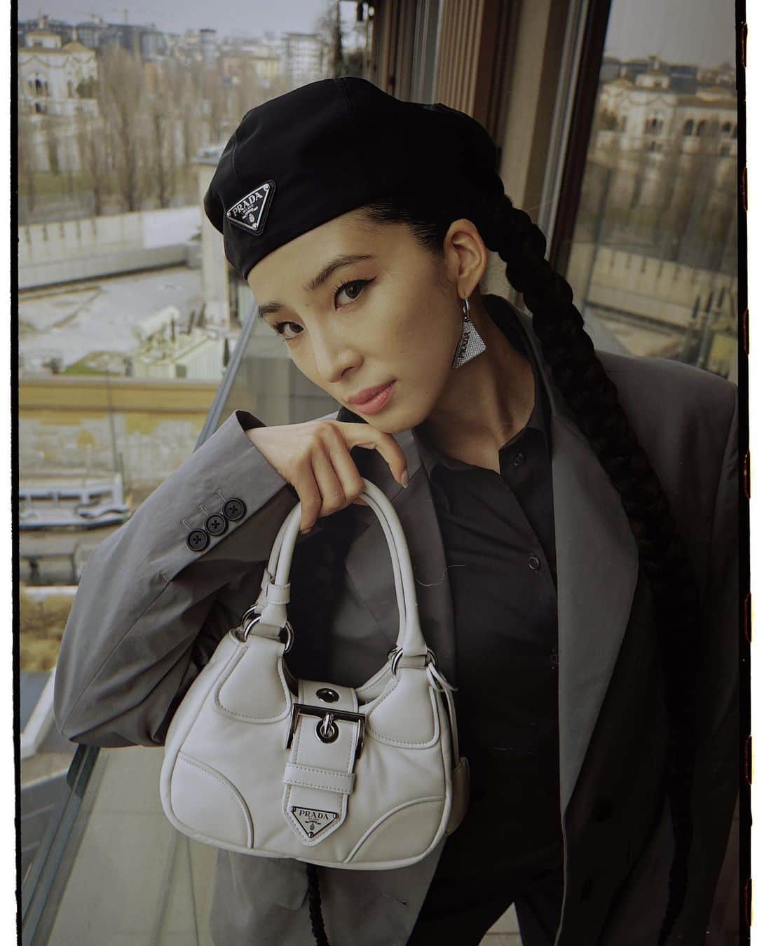 アイリーン・キムのインスタグラム：「@prada & pasta is the perfect combination 🤍 #광고 #PradaFW23 #PradaMoon」