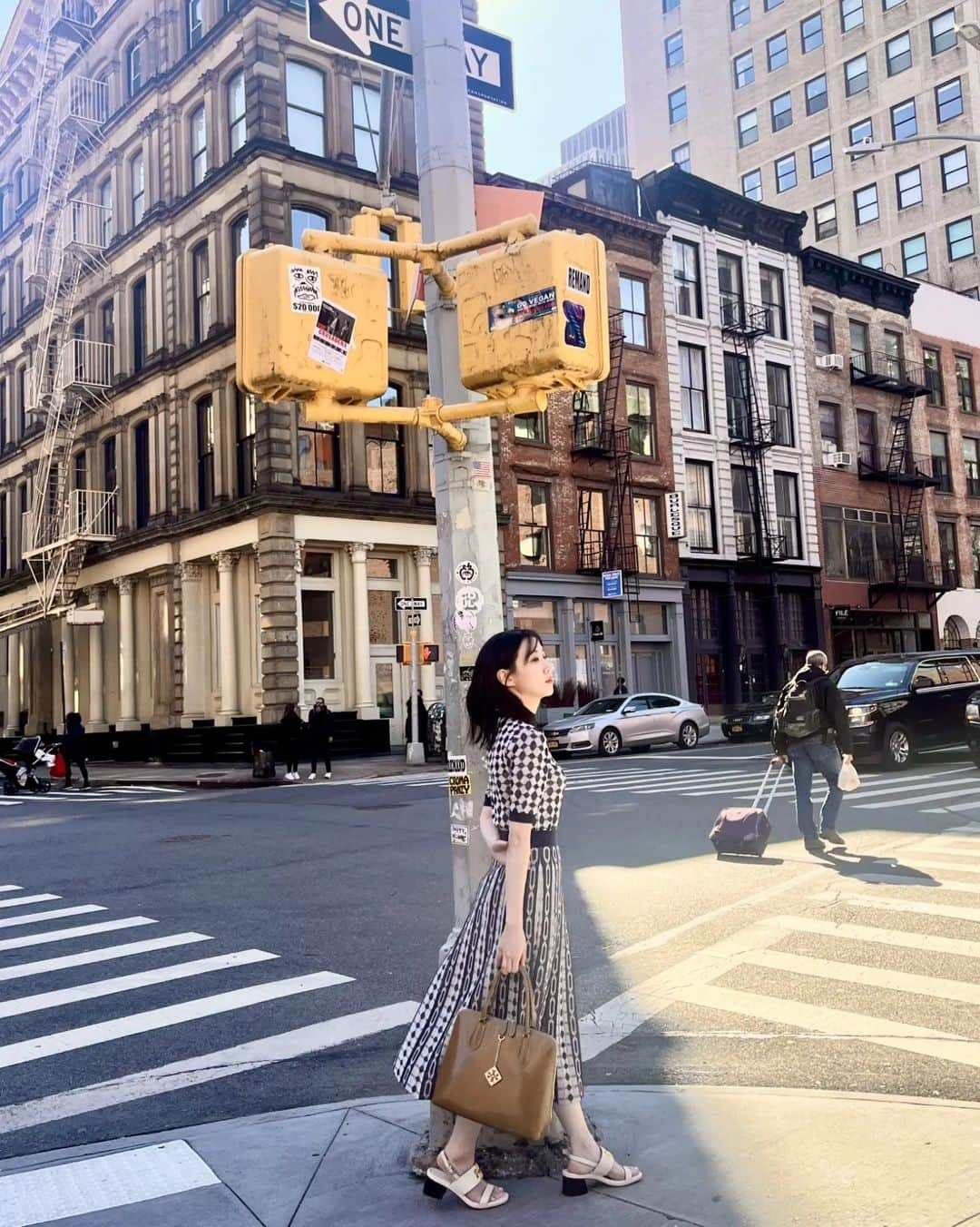 パク・ウンビンさんのインスタグラム写真 - (パク・ウンビンInstagram)「@toryburch & @Wkorea in New York🗽 #ToryBurch #토리버치 & EUNBIN 🌆🌃  #ToryBurchSS23 #ToryBurchFW23 & Behind 🧡」2月24日 0時18分 - eunbining0904