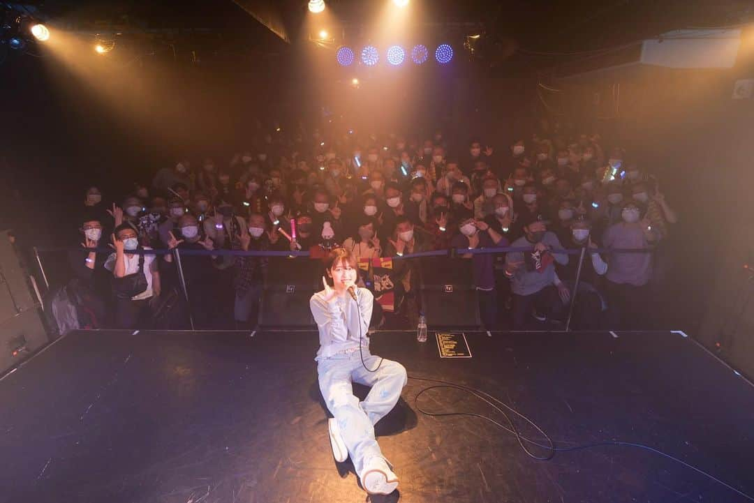 ジョナゴールドのインスタグラム：「♥ JONAGOLD ONE-MAN LIVE 2023"WEEKEND" @ LIVE SPACE CONPASS 2023.02.12 ・ 久しぶりに完全ソロのステージ。 みんなとの距離も近くていつもとは違った楽しさがあったよね〜😎 ・ またこうして思い出の場所に帰って来れてよかったな☺️ これからもたくさん思い出更新していこっ🙋‍♀️ ♥ #jonagoldonemanlive2023weekend #jonagold #osaka #大阪」