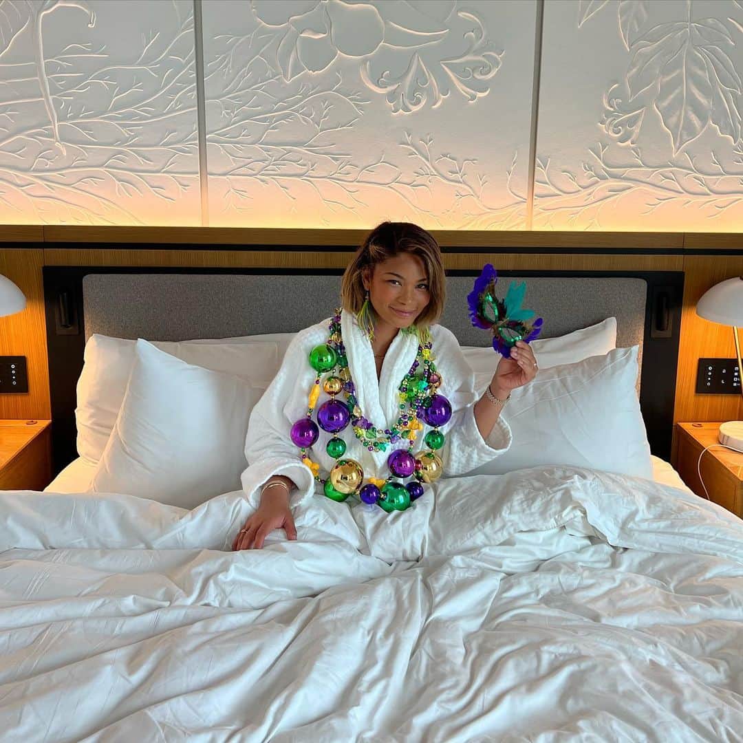 シャネル・イマンのインスタグラム：「Woke up in New Orleans  @fshotelneworleans 🎭 Ready for mardi gras🙌🏾#FSNewOrleans」