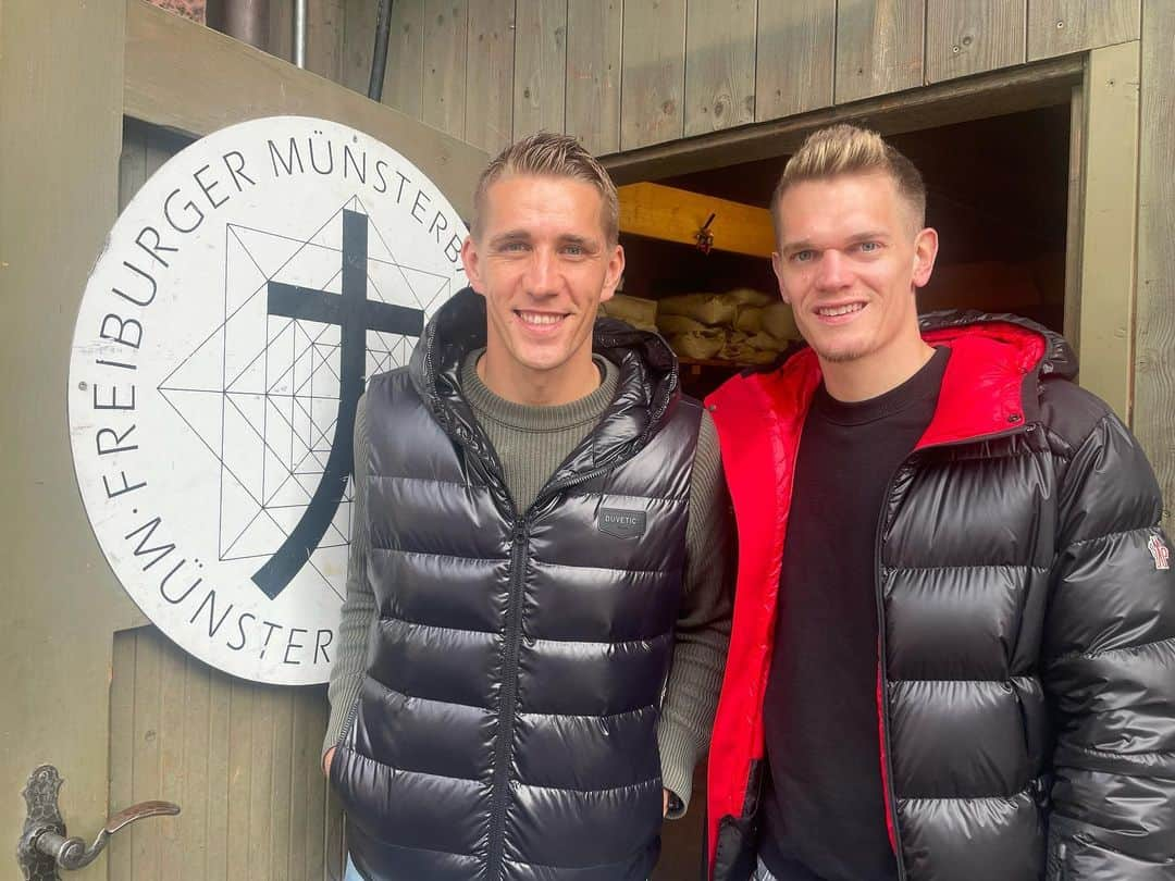 ニルス・ペテルセンさんのインスタグラム写真 - (ニルス・ペテルセンInstagram)「#FreiburgerMünster #Heimaterkundungstour @matzeginter28 #SCF #NP18」2月24日 1時31分 - nils_petersen18