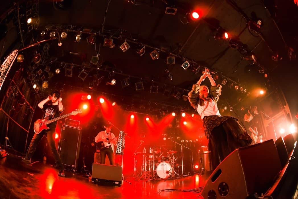 ichigoさんのインスタグラム写真 - (ichigoInstagram)「岸田教団のぎゃくしゅう2023 ～味方にすると頼りなく敵に回すと鬱陶しい～  ツアー初日、大阪でした。  本当に切望していた 声出し解禁になって初めてのライブ、うれしくてうれしくて、涙を我慢できなかったよー。  またみんなといっしょに歌えて幸せだったよー。  次は名古屋！ 逆襲するからな！  チケットまだもう少しあるっぽいので、来ちゃえばいいよ！！  来た人しかわからない暗号 #鉄人40号  hair make @hairmakechelsea  styling @kakkutomo  photo @hysmaco」2月24日 1時47分 - ichiringo