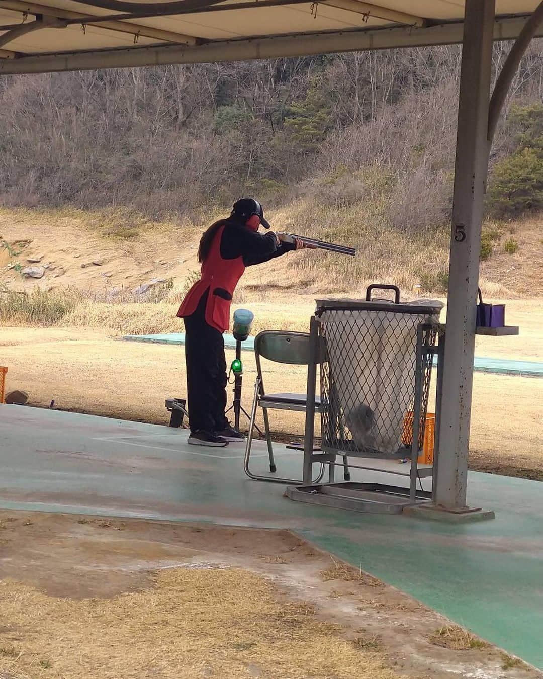 水城なつみのインスタグラム：「久しぶりの#クレー射撃  体がバキバキになりました。笑  #射撃女子 #水城なつみ」