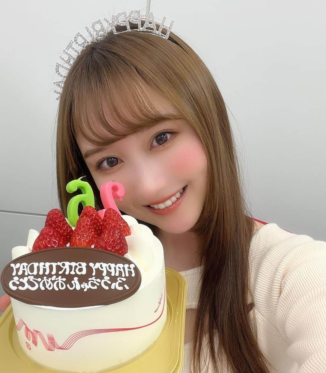 矢倉楓子さんのインスタグラム写真 - (矢倉楓子Instagram)「Today is my birthday.🎂💕  いくつになっても応援してくださって本当にありがとう💐 今年も皆さんにお祝いして頂けて嬉しいです🥳 明後日の生誕祭、本当に楽しみ♡」2月24日 11時57分 - fufu_ice