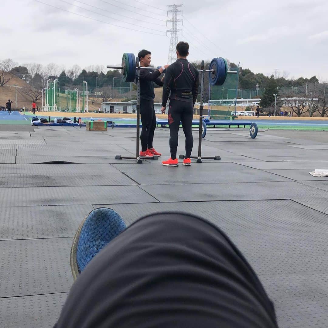 新井涼平のインスタグラム：「ざーひーたーいー #膝きしむ #仙豆ください   @justice_821 ←#130kg挙がらず」