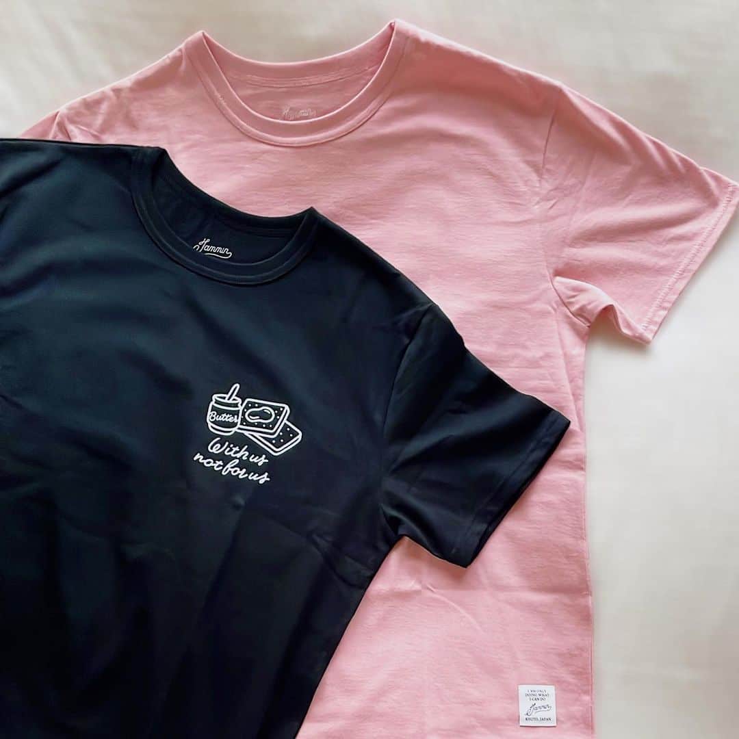 田中美里のインスタグラム：「JAMMINで購入したTシャツが届きました。  今回は　 @japan.down_syndrome_society  とのコラボのもう一つのデザインの黒のTシャツと無地のピンクのTシャツを選びました。 着るのが楽しみ。  毎週様々なNGO/NPOとコラボされているJAMMIN。  @japan.down_syndrome_society  とのコラボは今日20日から1週間。  今年の「世界ダウン症の日」のテーマは”With us not for us（私たちの「ために」ではなく、私たちと「一緒に」）”  よかったらチェックしてみてくださいね。  #日本ダウン症協会   #jammin #ジャミン @jammin_kyoto  @mayumi_mitogawa」