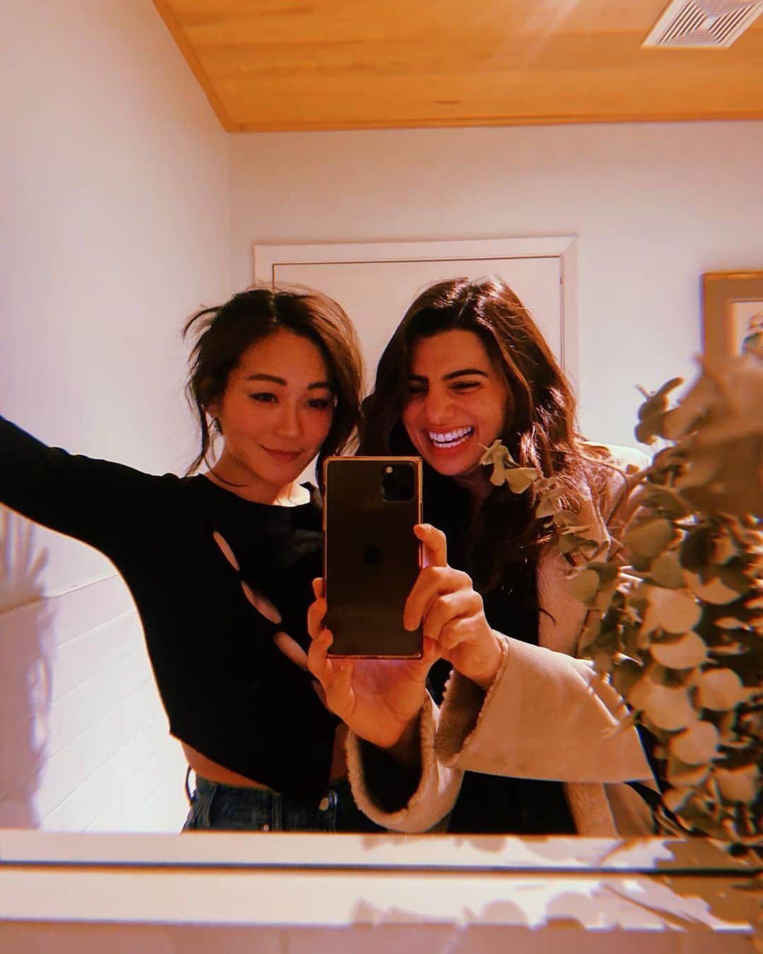 福原かれんのインスタグラム：「Reunited after 10 days 😂」