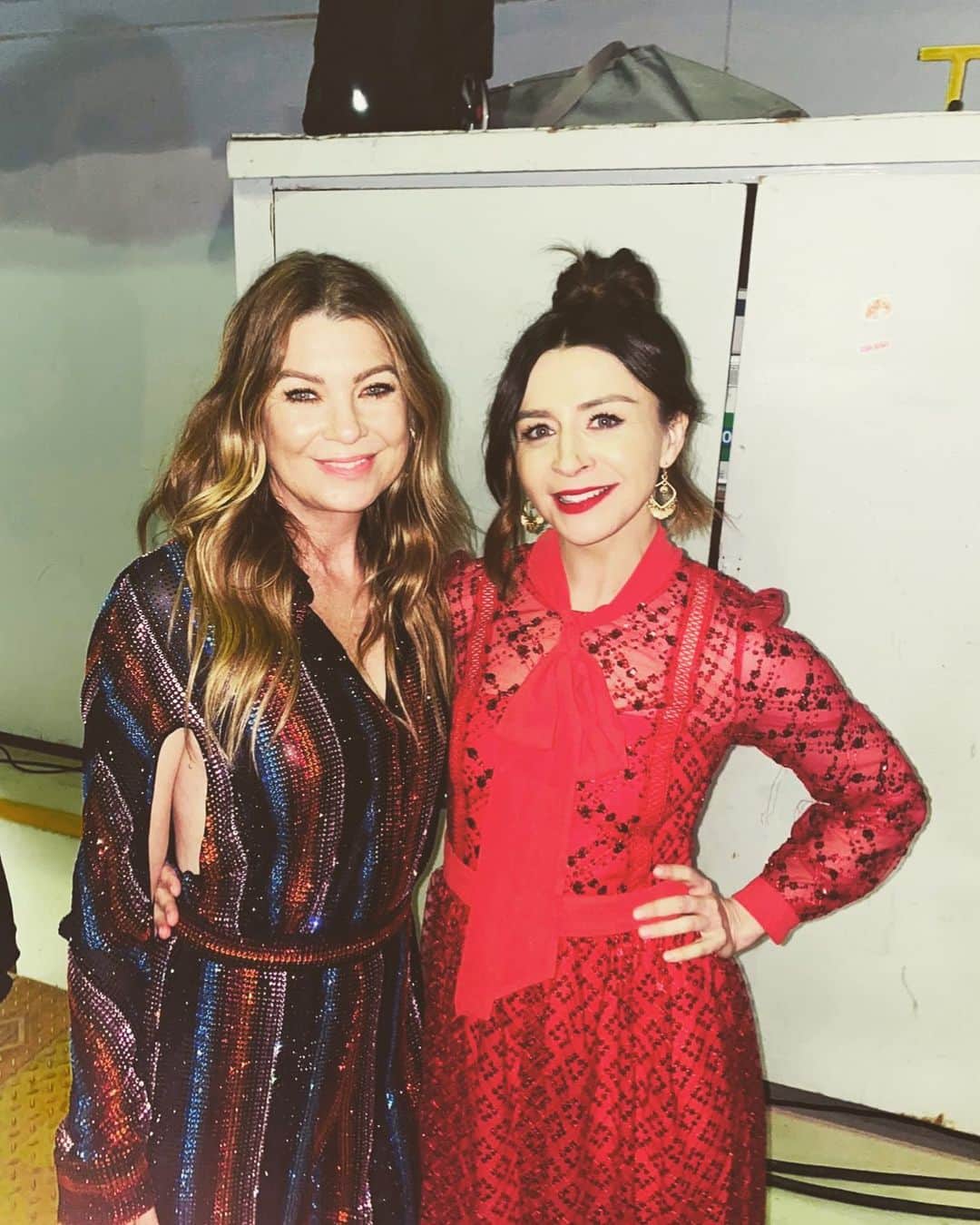カテリーナ・スコーソンのインスタグラム：「What a wild ride. Learned to buckle up and bootie up from the best. Luckiest Little Sister. @ellenpompeo @greysabc @shondarhimes @shondaland 🎢❤️🚑🩻🩺❤️‍🩹」