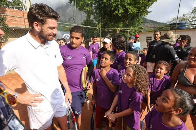 キャメロン・ノリーのインスタグラム：「Unreal & crazy experience today getting to explore Rocinha. Visited Tennis School Fabiano de Paula and got to hit with some of the local kids! Cheers Walter for inviting us into your house, decent view you got 🇧🇷🇧🇷」