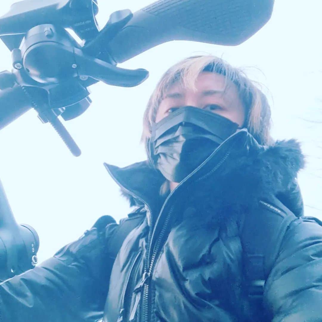 徳山秀典さんのインスタグラム写真 - (徳山秀典Instagram)「久しぶりに🚴‍♂️自転車をメンテナンスして、 もうすぐ春🌸 春になったら遠出でも輪行しよっかなぁ。  タイヤ替えたりチェーン替えたりしなきゃ💦」2月24日 9時13分 - hidenoritokuyama