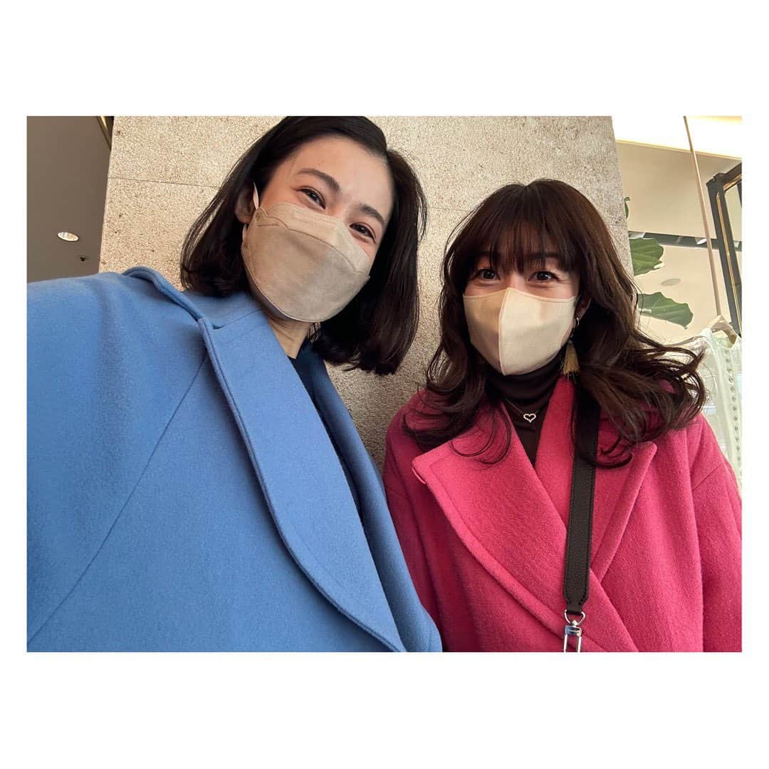 大月さゆのインスタグラム：「⁡ ⁡ 久しぶりに会えるから ちょっとドキドキなんてしてたのに 会った瞬間笑い崩れた キキララコーデ⭐️ ⁡ ⁡ 「シャボン玉とんだ…🫧」あれから3年。 ゆうあんちゃんとおカヨの愛の巣に尋ねてくる3人は相変わらずでした。 ⁡ ⁡ #笑いのセンス高すぎな2人 #相川忍 さん #松野乃知 さん #上がる😆」