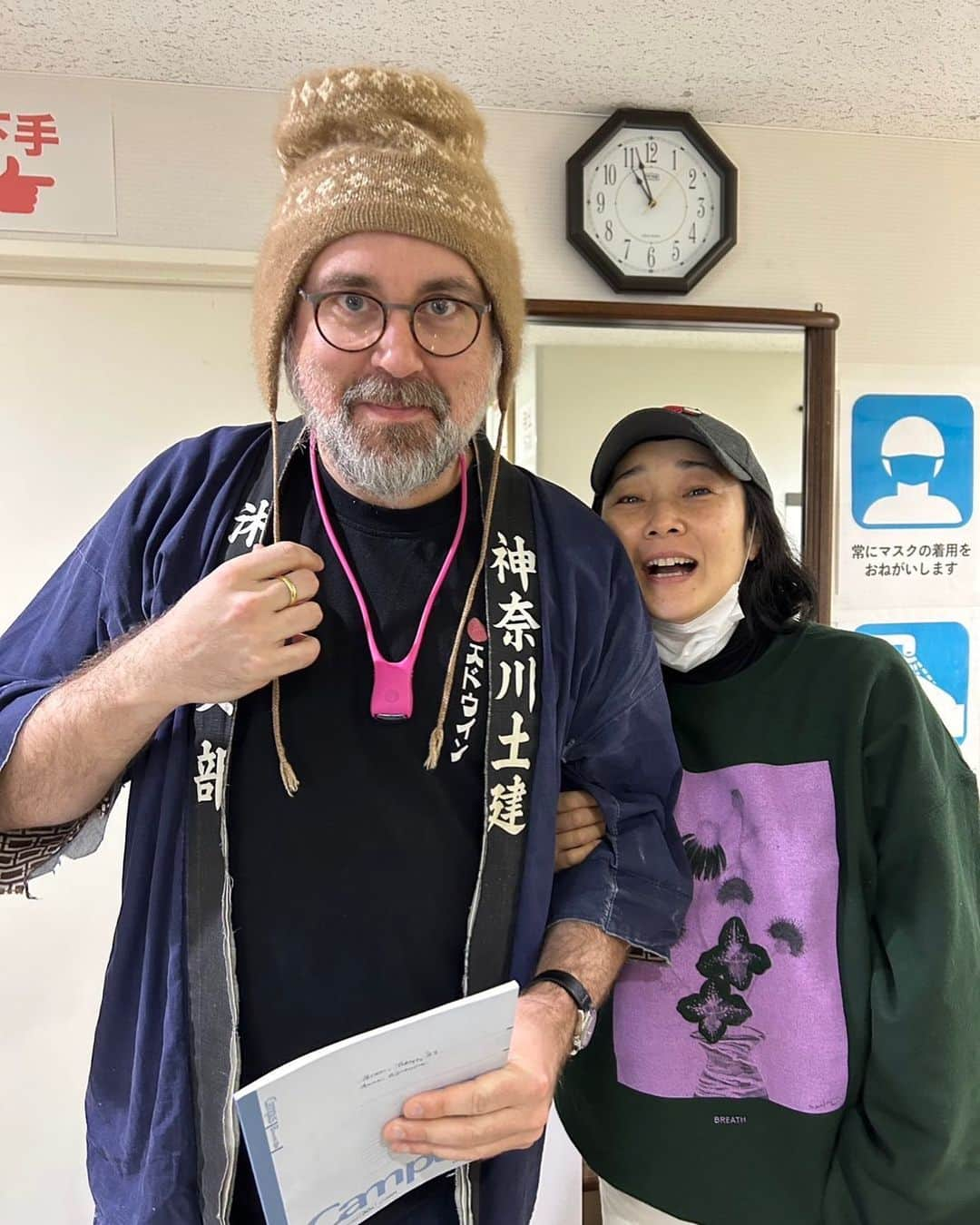 西尾まりさんのインスタグラム写真 - (西尾まりInstagram)「アンナカレーニナ本日初日です。 今日で、ロシアとウクライナの戦争が始まって一年。  戦争をしている国が生んだ偉大な作家、トルストイの作品を、イギリス人の演出家によって、日本人の俳優で、日本で上演する初日です。  演劇ではこんなに素敵な事が起こっているのに。一刻も早く戦争終われ‼️  そんな気持ちも抱きながら、ロシアの大作の幕が開きます❣️  スタッフ、ミュージシャン、キャスト一丸となって飛びます‼️  #アンナカレーニナ #文化村シアターコクーン #トルストイ @phillipbreen_director  @riemiyazawa0406_official」2月24日 9時50分 - mari_nishio_official