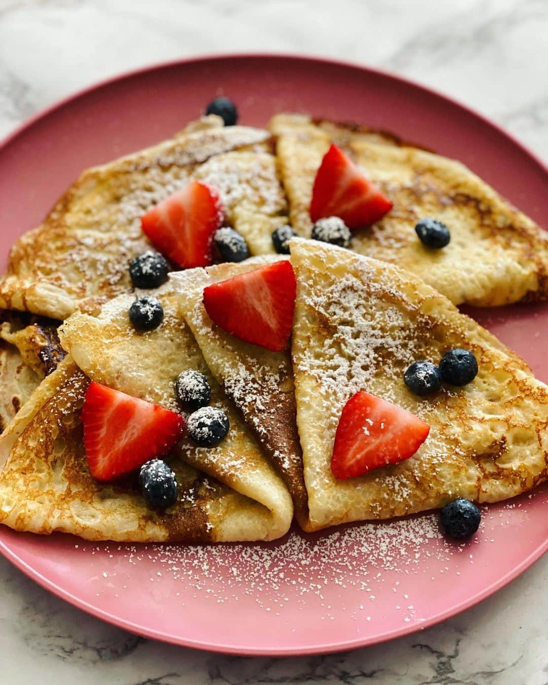 Antonietteのインスタグラム：「This week has been flying by! Thursday has already crêpe’d up on us. 🤓 Love using my crêpe pan which is so versatile, even use it to warm up tortillas. The kids love crêpes because they can fill them with anything, but I prefer them plain with butter and sugar. So good! 😋 Recipe below.」