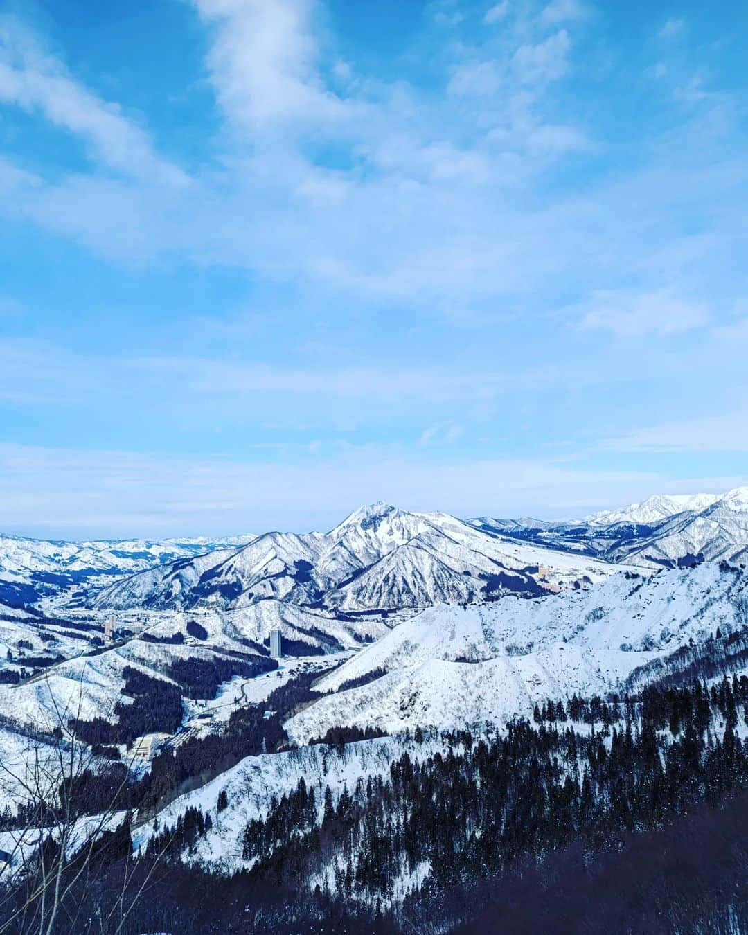 田村一将さんのインスタグラム写真 - (田村一将Instagram)「今年初スノボー🏂 雪もテンキモ最高でした😊 神立いったの２回目だったけど、 コースも良いし、露天風呂とかサウナあるからマジ最高。 サウナだけでも全然行きたい笑  #スノボ #スノーボード #snowboarding #神立スノーリゾート」2月24日 20時55分 - tam211