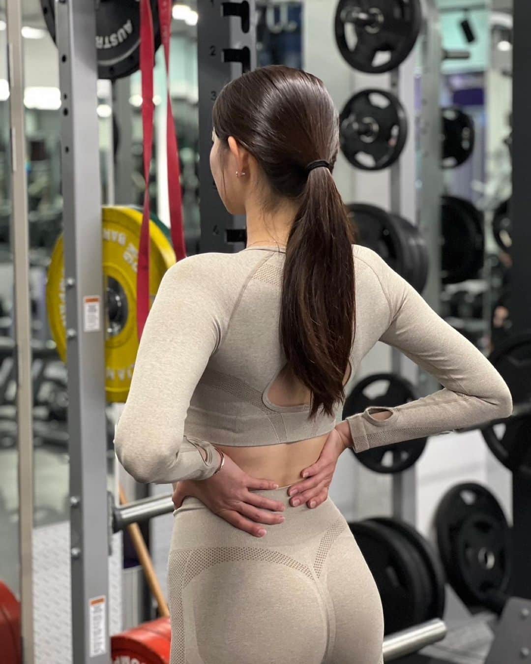 のインスタグラム：「. Eat a lot, train hard, sleep well and keep hydrated . . #gym #training #workout #sydney #australia」