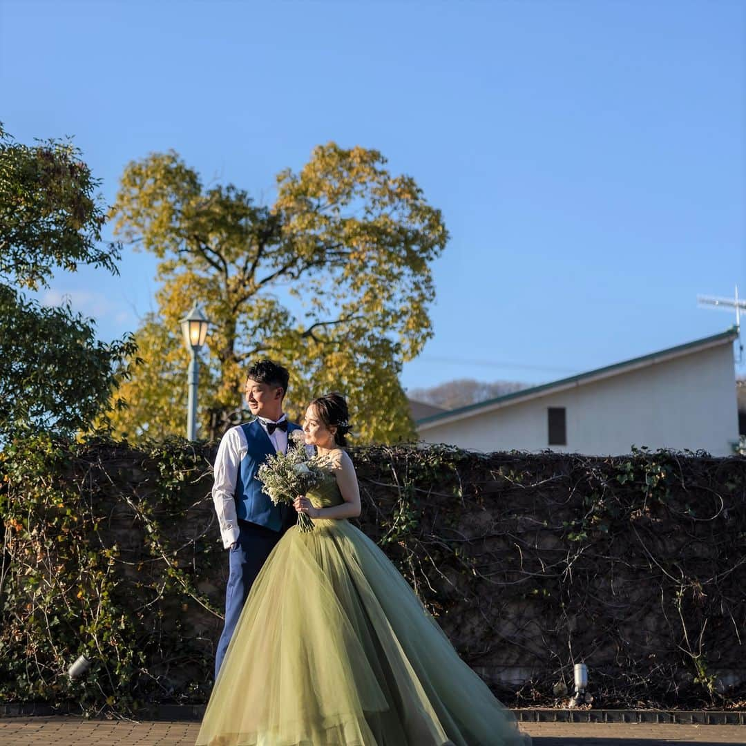 miyakoweddingのインスタグラム：「都ウェディングは１日１組様のウェディングを  お手伝いさせていただいております。  お庭でのお写真も撮影させていただきます。  ・・・・・ 春が待ち遠しいですね！ ・・・・・  #ステーキ懐石都春日 #都春日 #都 #ステーキ懐石都 #ヴェルデュ都 #都ウェディング #miyakowedding #レストランウェディング #ゲストハウスウェディング #福山市 #披露宴 #ウェディングドレス #2023春夏婚 #プレ花嫁 #卒花嫁 #一日一組 #結婚式 #ブライダル #おもてなし #福山結婚式 #岡山結婚式」