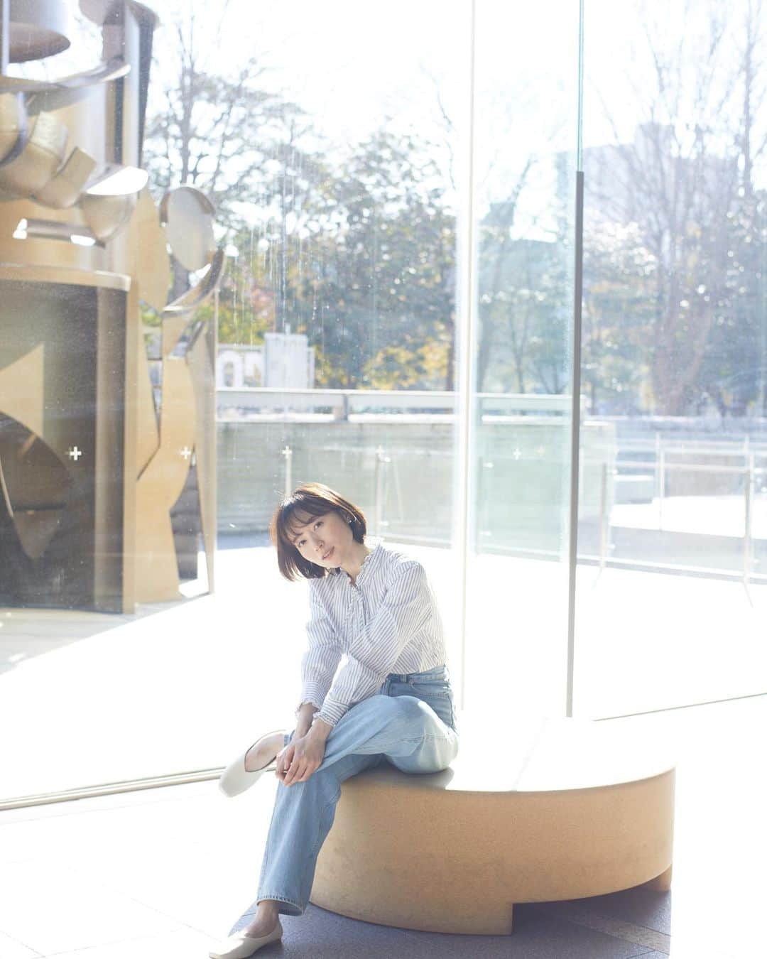 佐藤愛子のインスタグラム：「青い気分だった日。  ストライプシャツ #iena  デニム　#macphee   📷　@takikawayayoi」