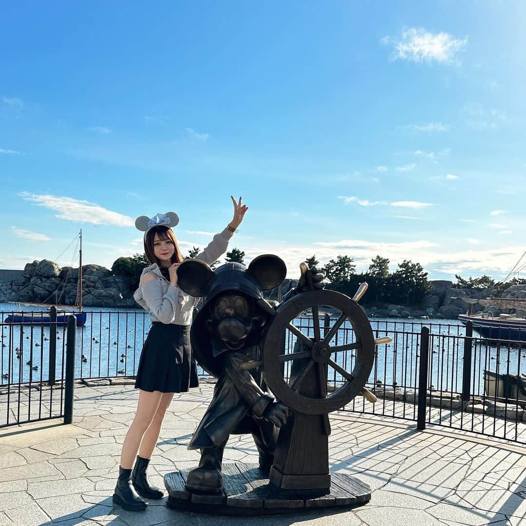 すみだかほのインスタグラム：「めちゃくちゃいい天気だった🌞💖 コーデタグ付けしてるよ🦭 #tittyandco  #grl #グレイル #gu」