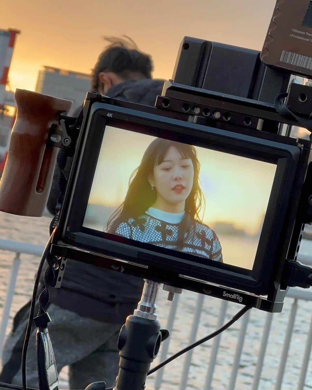 のインスタグラム：「エキストラ🎞💔 MVがYouTubeに公開されてます！ 見てね🤍💫」