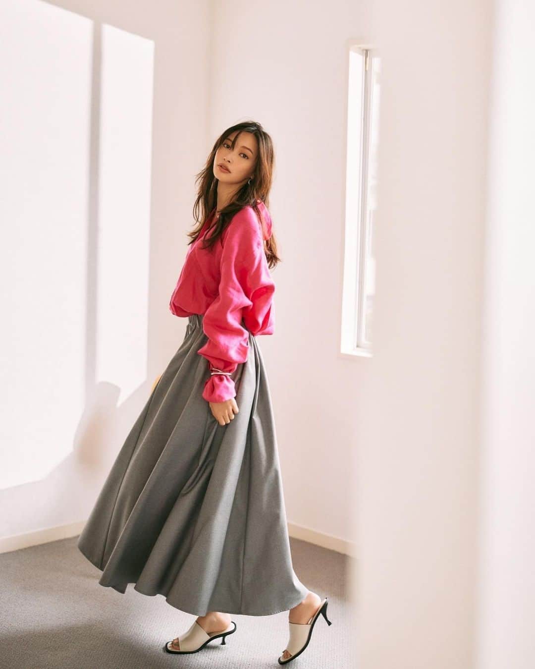 大政絢のインスタグラム：「Mila Owen 23’Spring Collection🌸  ときめく春🌸可愛いお洋服がたくさんでとても楽しい撮影でした！ 皆さんはどのお洋服が好み？  #milaowen」