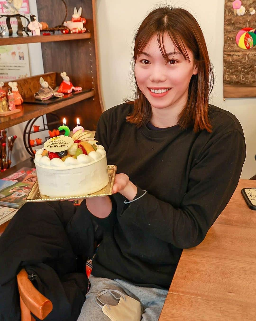 青木玲緒樹さんのインスタグラム写真 - (青木玲緒樹Instagram)「28歳になりました🍰🍓🕯  今年は長野での合宿中に誕生日を迎えまして⛷ 明日3週間ぶりに東京帰れます🥲嬉涙  28歳も健康第一で頑張ります✊🏻⭐︎ #0224   Photo by @mmmayuko08 📸」2月24日 21時26分 - reonaoki