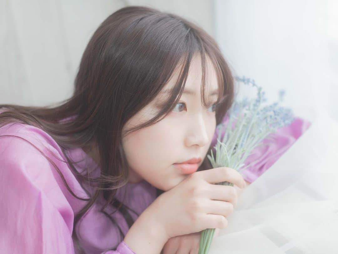 渥美友里恵さんのインスタグラム写真 - (渥美友里恵Instagram)「💐  photo: @makippa47  stylist: @rie.22.styling  hair&make : @nana__hairmake  model: @yurie_atsumi_   #作品撮り」2月24日 22時12分 - yurie_atsumi_