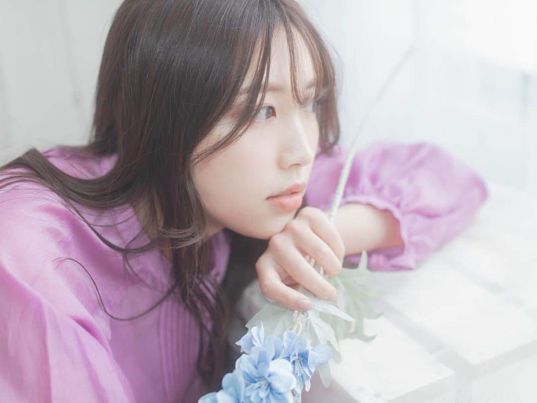 渥美友里恵さんのインスタグラム写真 - (渥美友里恵Instagram)「💐  photo: @makippa47  stylist: @rie.22.styling  hair&make : @nana__hairmake  model: @yurie_atsumi_   #作品撮り」2月24日 22時12分 - yurie_atsumi_