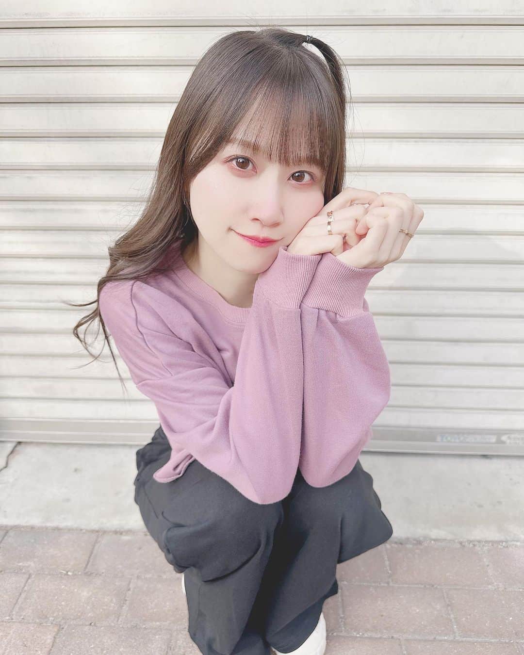 八木沙季のインスタグラム：「🤍🤍  SHEINがSHEIN BASICSシリーズラインを 発売したんだって😳👏✨ SHEIN BASICSの着回しコーデ組んだよ！ ダンスできそうじゃない？😚 たまにはこういうのもあり？😚  クローゼットの定番アイテム👗 🤍トップス 商品ID 2747428  🤍パンツ 商品ID 1758515  🤍スニーカー 商品ID 10385267  🤍リング 商品ID 2130216  クーポンコード💰 SSJP254  @shein_japan  #SHEINBASICS  #SHEINforAll #SHEINss23」