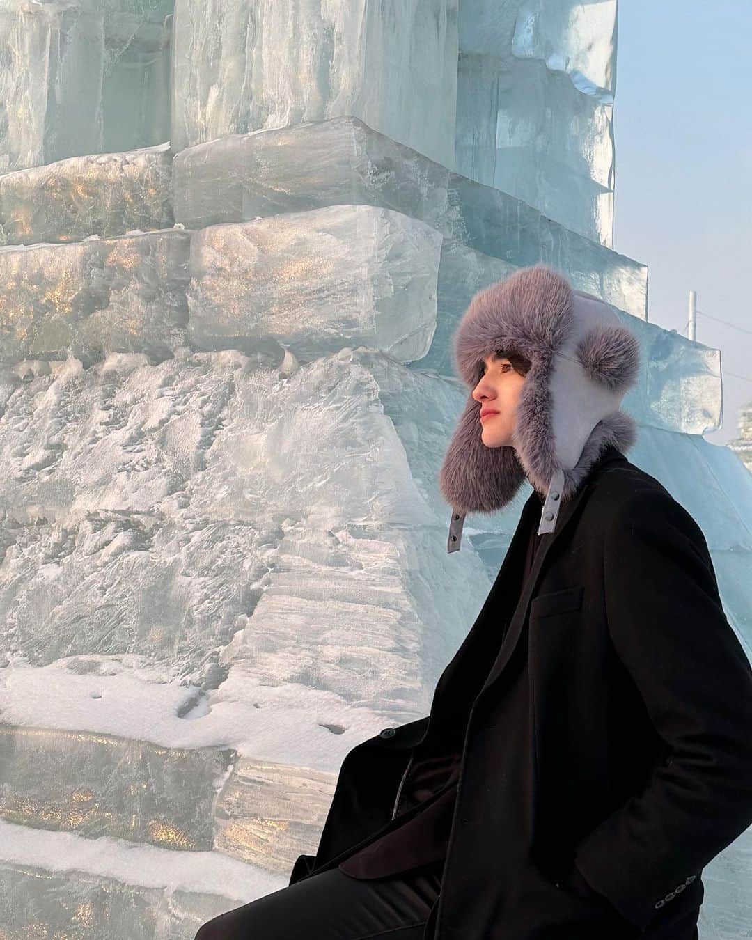 林豆さんのインスタグラム写真 - (林豆Instagram)「氷の大世界に行ってきた❄️❄️ あまりの美しさに寒さも吹き飛んだ😳 I went to the icy world of Harbin, China.🇨🇳 I was so moved by the beauty of it all❄️❄️ Which profile do you like?☺️」2月24日 13時13分 - lindow_ozaki