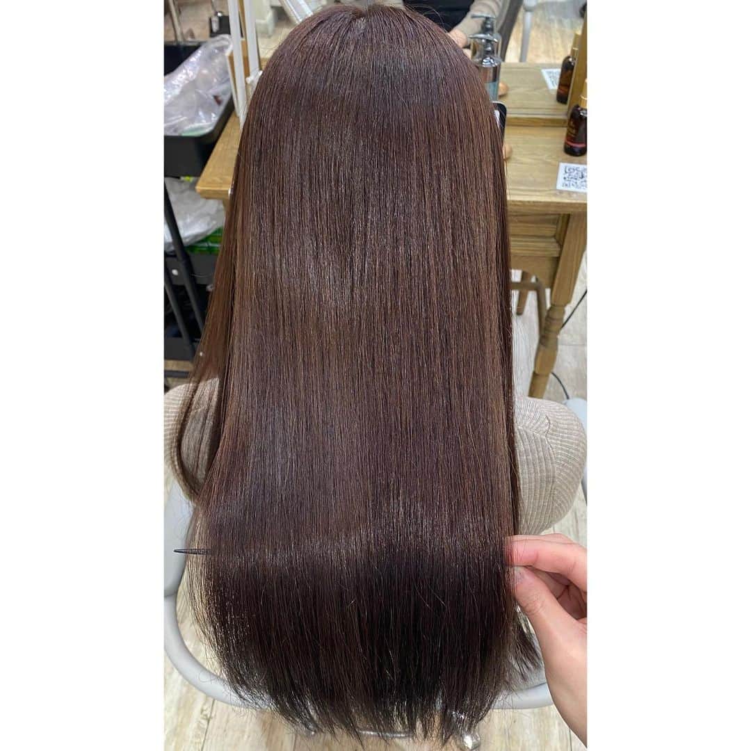 瀬谷ひかるさんのインスタグラム写真 - (瀬谷ひかるInstagram)「💇🏻‍♀️✨  先日、髪質改善専門店Adele青山の増原さん(@yumasuhara )に、 髪質改善ヘアカラー&トリートメントをして頂きました！  ホームケアも頑張ってきたけど、段違いの質感に仕上がって感動😭 3枚目はbeforeです！  数日経っても手触り変わらないし、乾かすだけでサラサラのストレートヘアーになるので、面倒なドライヤーも毎日楽しみになりました🥰 これからもホームケア頑張って艶髪維持するぞ〜！  #ロングヘア #ストレートヘア #美髪 #髪質改善 #トリートメント #美容室 #adele青山 #美容 #ヘアケア #モデル #サロンモデル #撮影会モデル #レースクイーン #フォロワー募集中 #japanesegirl #longhair #follow #me #instaphoto #instahair」2月24日 13時36分 - seyasy__h