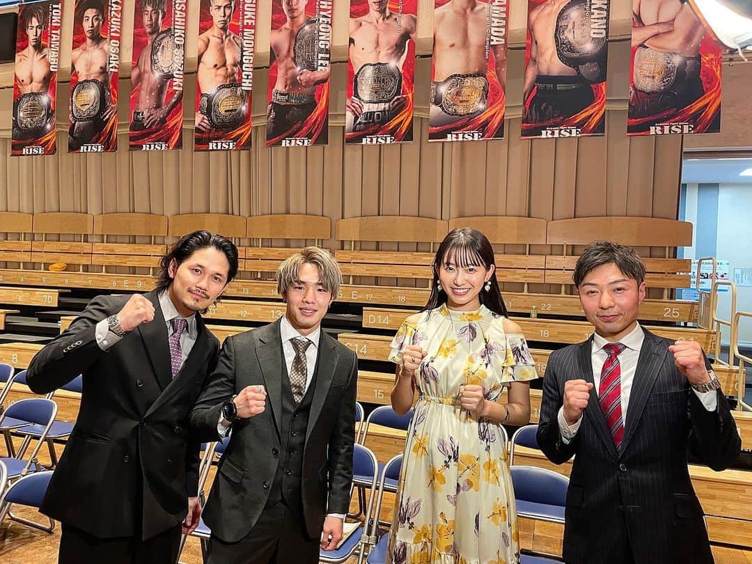 のインスタグラム：「2023年2月23日RISE20周年大会！！！  素晴らしい興行で、新たなスターも誕生してファンとして今後のRISEがより一層楽しみになりました。  そんな大会で実況席に座らせて頂き、師匠の伊藤代表と並びで座れて嬉しいかぎりです。  これからもよろしくお願いいたします。  @rise_2003official おめでとうございます。」