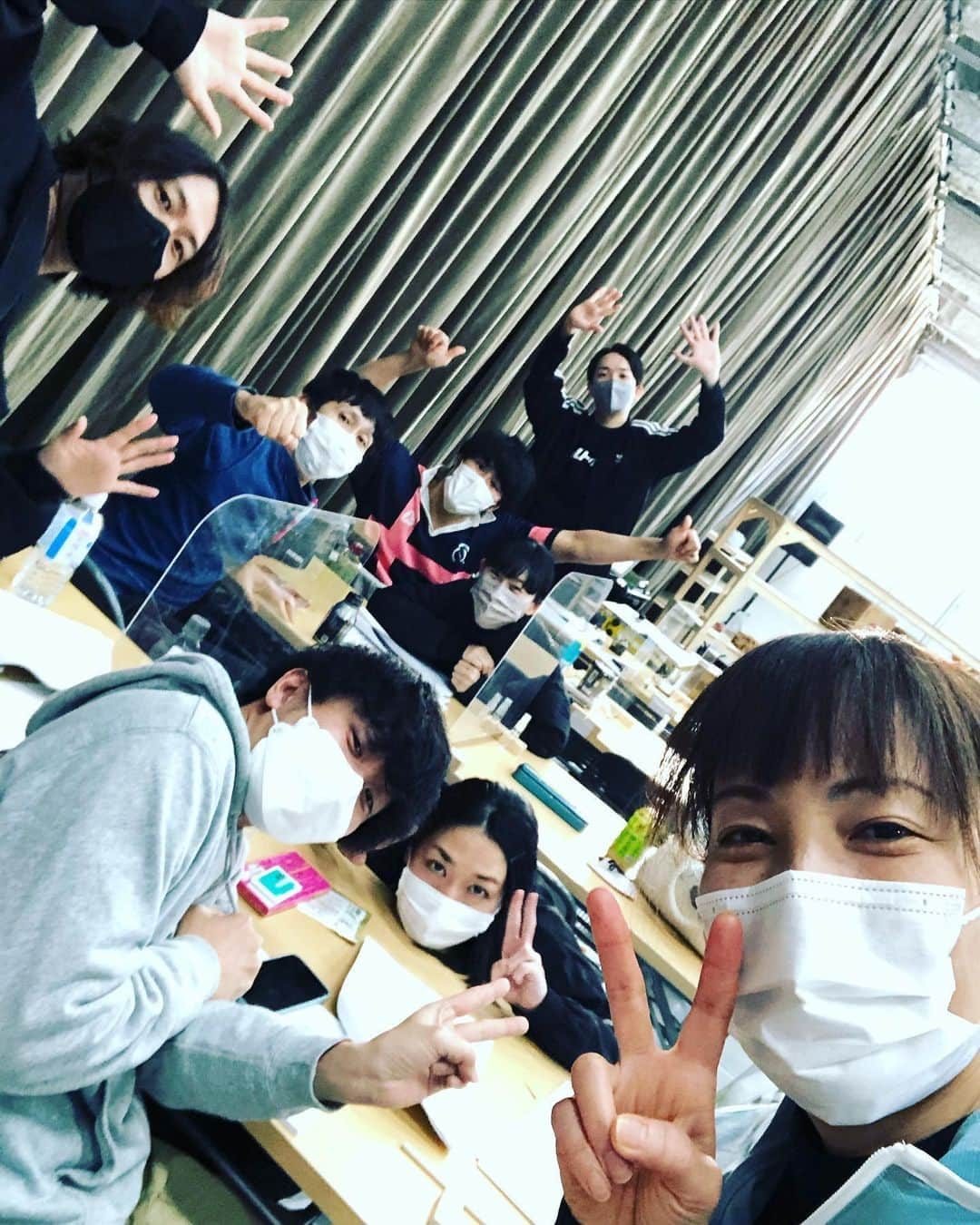 板橋駿谷さんのインスタグラム写真 - (板橋駿谷Instagram)「ゴリゴリ稽古してます！！ 全員野球で挑んでます！！ 素敵な作品になるぞぉー！！ どうぞお楽しみにー！！  3月12日(日)〜3月25日(土)　本多劇場 4月1日(土)・4月2日(日)　サンケイホールブリーゼ 4月9日(日)　高崎芸術劇場  舞台「明るい夜に出かけて」  出演 #今野大輝 （#7men侍 /#ｼﾞｬﾆｰｽﾞjr ） #伊東蒼  #大久保祥太郎  #板橋駿谷  #踊り子あり  #富川一人  #中薗菜々子  #山根良顕 （#アンガールズ ） #鈴木杏樹   代役　#丸山港都   原作　#佐藤多佳子  『#明るい夜に出かけて 』（新潮文庫刊） 脚本・演出：#ノゾエ征爾  監修：#石井玄 （ニッポン放送） 音楽：#田中馨  美術：#乘峯雅寛  照明：#おざわあつし  音響：#清水麻里子  衣裳：#ゴウダアツコ  ヘアメイク：#小林雄美  演出助手：#大江祥彦  舞台監督：#林和宏 ／#弘中勲  票券・運営：#サンライズプロモーション東京  宣伝：#キョードーメディアス  企画協力：#新潮社  制作：柴田紗希  制作進行： 北原ヨリ子（ycoment）、 半田桃子  アシスタントプロデューサー： 佐野明子  プロデューサー：宮奈々子 エグゼクティブプロデューサー：高田陽平  企画・製作：#ニッポン放送  https://event.1242.com/events/akaruiyoruni/」2月24日 14時07分 - shunya_itabashi