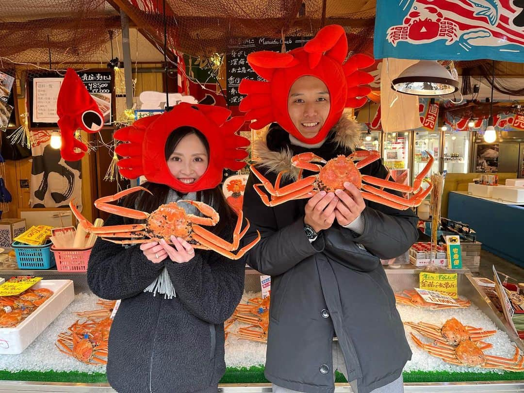 朝市広場のインスタグラム：「ご来店ありがとうございます🙇 たくさんカニ味噌買ってくれてありがとう😉 カニと一緒に混ぜて食べてね✨✨  #かに #松葉がに #セコガニ #柴山がに  #かに刺し #浜坂ガニ #津居山蟹 #香箱ガニ  #ズワイガニ  #かにしゃぶ #かにすき #記念撮影 #贈り物  #かに料理 #城崎温泉 #商品紹介  #湯楽 #朝市広場 #カニと撮影できます #カニ好きと繋がりたい #全国宅配 #ネット通販 #japan #kinosaki #trip #crab #YouTube」