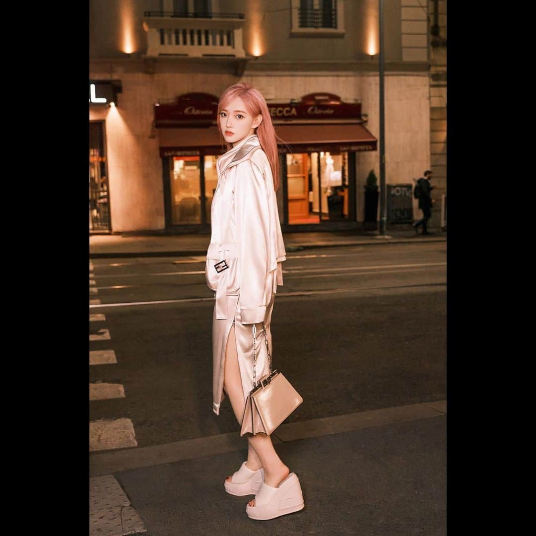 ソンソさんのインスタグラム写真 - (ソンソInstagram)「💫bye  Milan💫  @FENDI  #FendiSS23##FendiRoma#」2月24日 14時12分 - chengxiao_0715