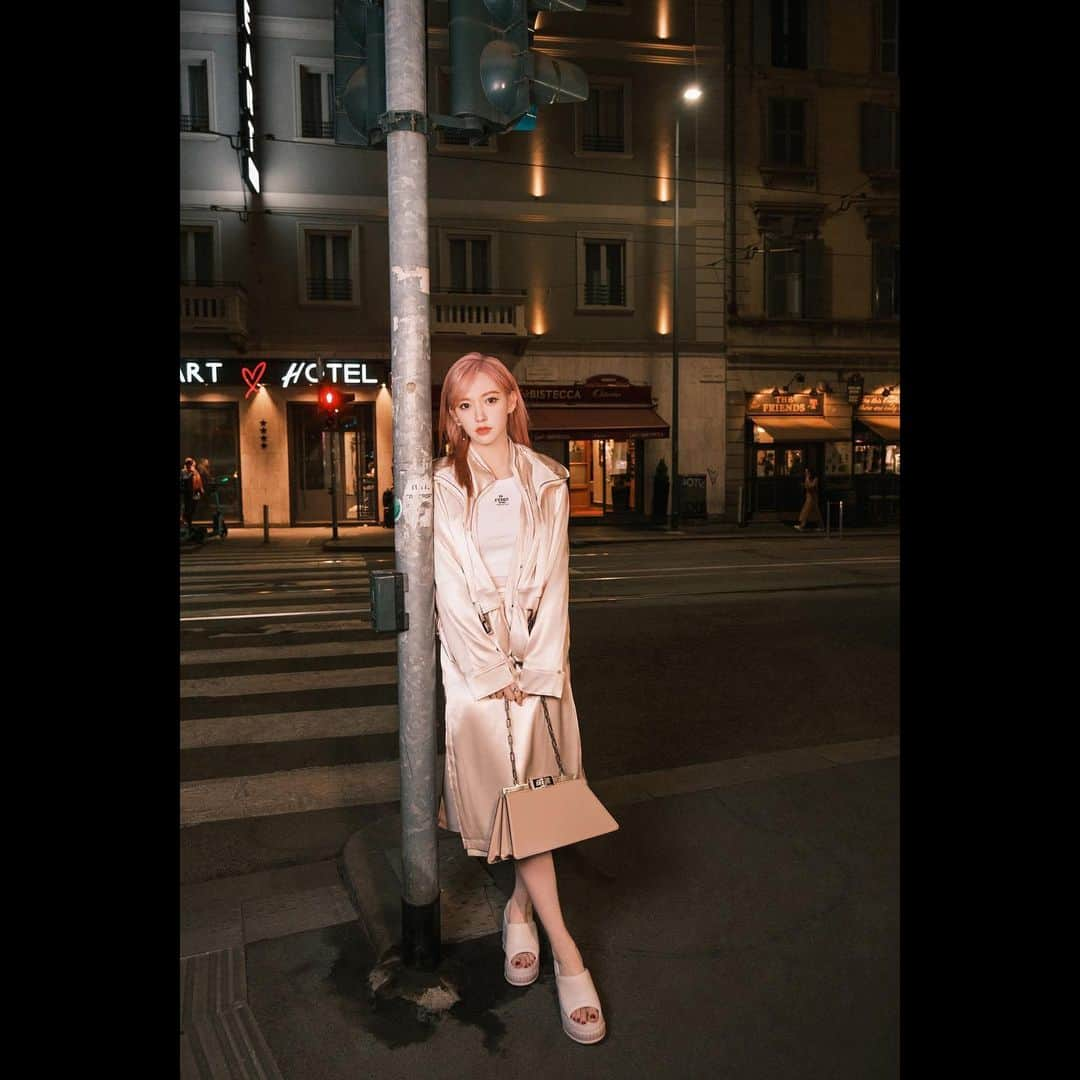 ソンソさんのインスタグラム写真 - (ソンソInstagram)「💫bye  Milan💫  @FENDI  #FendiSS23##FendiRoma#」2月24日 14時12分 - chengxiao_0715