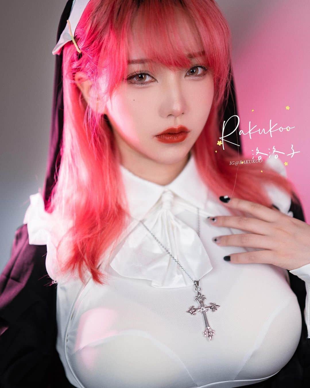 のインスタグラム：「✝️」
