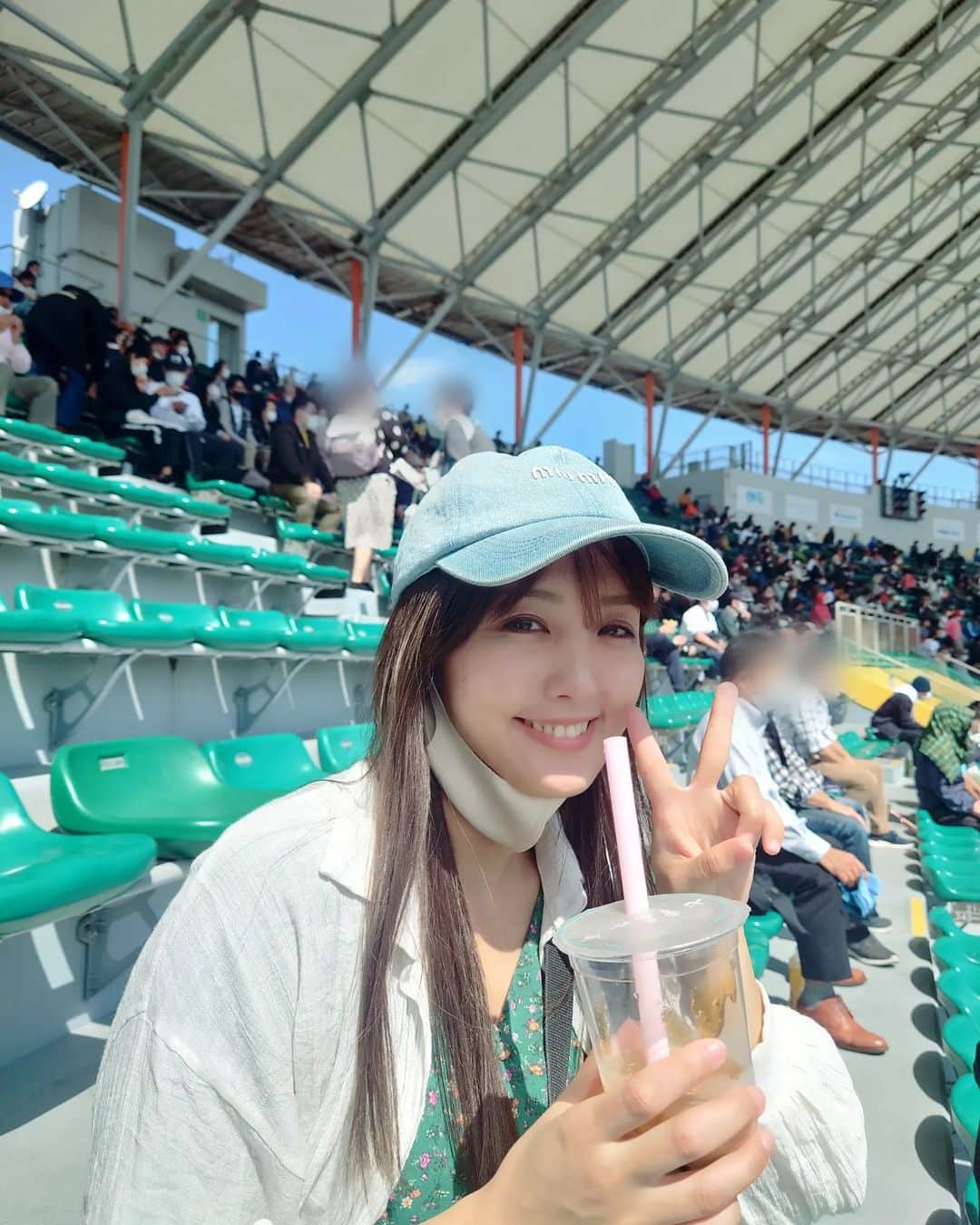 日里麻美のインスタグラム：「* 球場を主張  沖縄の日差しは最高でした🍍 今日から宮崎に行きます  3/21は野球イベント！絶対きてほしいチケット詳細はまた後日⚾  * *  【販売中】 💠抑えきれない胸の鼓動　DVD & Blu-ray Amazonなどで購入できます 💠グラビア学園　グラビア動画&デジタル写真集　Amazon、DMMで購入できます  【TV、Web】 💠さまぁ～ずチャンネル　『訳あり女』『アシスタントオーディション』  💠YouTube　『ひさっちゃんねる』で検索  💠橋上秀樹アナライズTV アシスタントMC  💠チョコブラABEMA限定動画  💠Abema「BAZOOKA!!!」#12  【イベント】  💠3/4  まーすた下北沢ゲスト🀄 💠3/11  まーすた王子ゲスト🀄 💠3/14  カンカンタイム(配信チケットアーカイブのチケット情報から買えます！) 💠3/21  野球イベントin阿佐ヶ谷ロフトＡ(主催！) * * * #ジャビット　#那覇キャンプ #プロ野球キャンプ #ジャイアンツ #巨人」