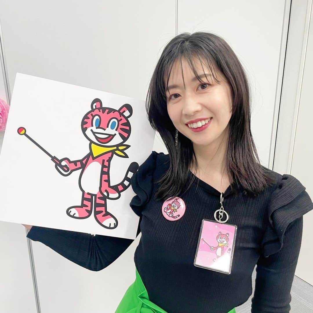 虎谷温子のインスタグラム：「昨日はインスタライブ、ありがとうございました😊 ライブ中にもお伝えしましたが、LINEスタンプを作ることになりました。 この「とらたん」のイラストに合いそうな言葉を、番組HPやSNSで募集しております🙂 @sumatanentame  で募集しております！ #すまたん」