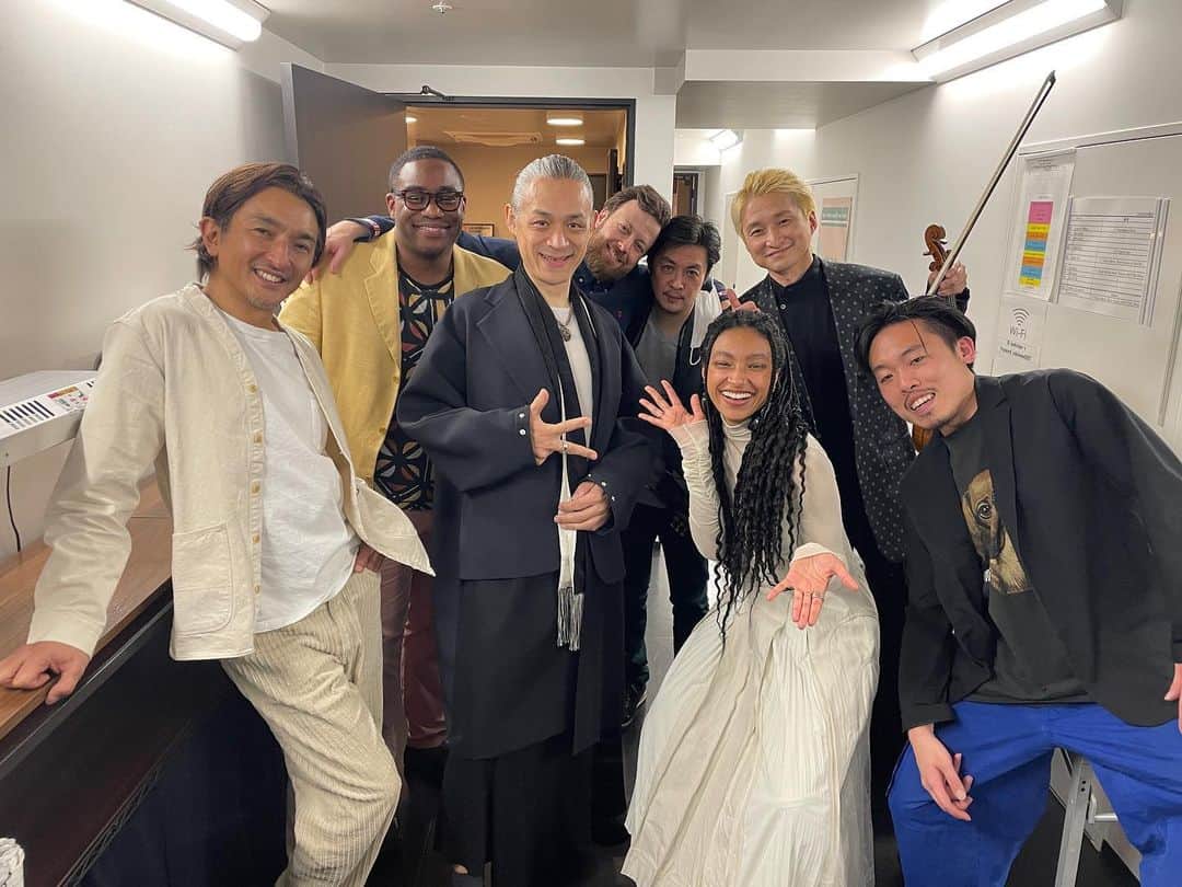 TOKUさんのインスタグラム写真 - (TOKUInstagram)「50th of my life has started ! Thank you all for letting me have a wonderful day 🙏 And my family, friends, countless people I’ve met in my life🎵 I’m excited for what’s to come ! 50歳になりました。 今まで生きて来られたことに感謝します🙏　 #tokujazz #50thbirthday #birthdayshow #jazz #familymusicians #family #greatday #musicianslife」2月24日 14時41分 - tokujazz