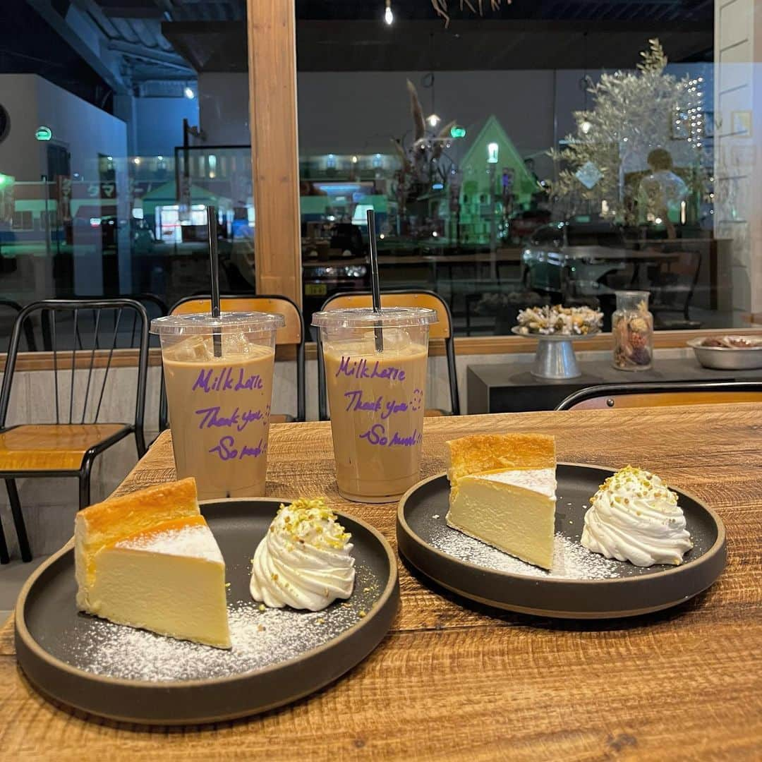 木村優凛のインスタグラム：「*** « Coffee Likes » * 📍愛知/豊田 * Milk Latte × Pie Cheese * パイチーズ🧀がとにかく美味しすぎる…♡♡ * サイズ感大きめなのに程よい甘さで パイもサクサクで飽きずにパクパク食べれる😌‎𓂃 𓈒𓏸 * ミルクラテの甘さも チーズケーキにぴったりすぎた♡⃛ * 店内は落ち着いた雰囲気で ゆっくり過ごしやすい空間…💭 * コンセントがある席もあるから PC作業や充電🔌もできるよ𖤐´- * * * #coffeelikes #コーヒーライクス #豊田カフェ #愛知カフェ #名古屋カフェ巡り #名古屋カフェ #名古屋 #栄カフェ #名古屋スイーツ #隠れ家カフェ #名古屋カフェ巡り #cafe #cafe巡り #カフェスタグラム #韓国カフェ #癒しカフェ #カフェデート #フォトジェニック #スイーツ巡り #カフェ巡り #カフェ好き #カフェめぐり #女子旅 #女子会 #インスタ映え #休日の過ごし方 #スイーツ #甘党女子 #カフェ活  #北欧カフェ #あいなご」